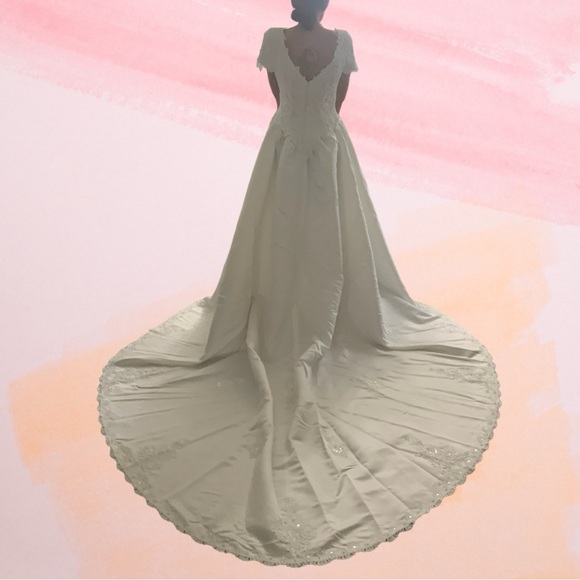 Beautiful Satin & Lace Soft White Wedding Dress with Catherdral Train Size 12 - Picture 11 of 11